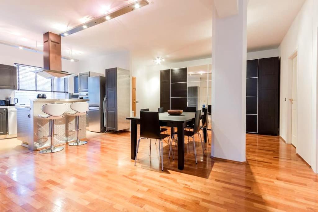 Apartment Spacious 7pp In Heart Of Rvk, Quiet
